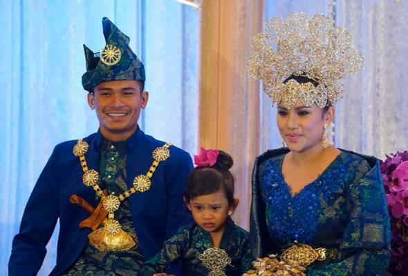 Akhirnya Elly Mazlein Dedah Wajah Bakal Suami Di Majlis Malam Berinai Nokomen Com