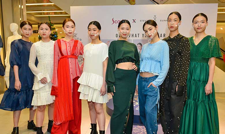 100 pasang koleksi akhir tahun istimewa Scarlet x Steven Sunny yang merupakan edisi terhad buatan tangan ini boleh didapatkan secara dalam talian atau pun di AEON Taman Maluri, Shah Alam dan Bandar Utama dengan harga yang berpatutan