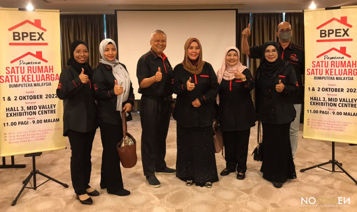 Tiga dari kanan: Dato' Hjh. Nor'ashikin Taib, Pengarah Urusan Marvel Management Communication selaku penganjur BPEX 2022 bersama kakitangannya.