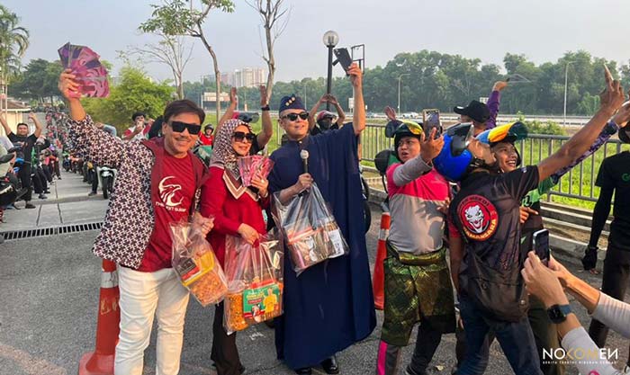 _Dr Syid Ayob, Kartika Wati dan Pak Nil dikerumuni 'rider'