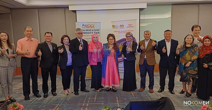 5th from left: Dato Chong Chong Tek, Datin Dr Norlia @ Norlaili Alias, Lady Puan Sri Dr Susan Cheah, Tan Sri Dr Sharifah Zarah Syed Ahmad and Dato Seri Abu Hasan Mohd Nor.