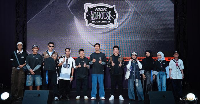 Sesi bergambar bersama, Pengasas XO House, Adib Hamdi (tengah) diapiti pengasas High Cultured, KC Teo dan Dennis Low