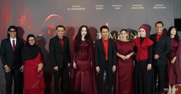 Tembuni Berdarah: Beauty, Blood, and the Curse Within