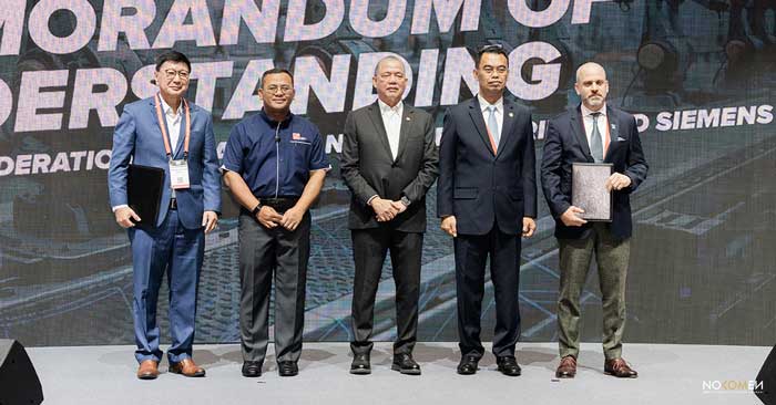Majlis Menandatangani MoU Siemens antara Tindaro Danze, Presiden dan CEO, Siemens Malaysia (kiri) dan YBhg. Tan Sri Dato' Soh Thian Lai, Presiden Persatuan Pengilang Malaysia (kanan), yang disaksikan oleh YAB Dato' Sri Fadillah Yusof, Timbalan Perdana Menteri (2 dari kiri), YAB Dato' Seri Amirudin Shari, Menteri Besar Selangor (tengah), dan YBhg. Dato' Ts. Saipolyazan M Yusop, Ketua Pegawai Eksekutif Kumpulan, Menteri Besar Selangor (Incorporation - 2 dari kanan)